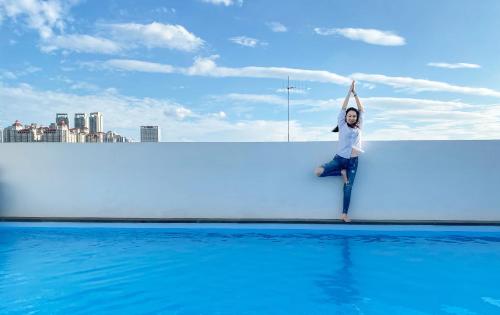 The swimming pool at or close to Loewys Home Tanjung Duren Jakarta Barat