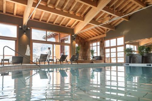 Басейн в или близо до ILY Hotels & Spa La Rosiere