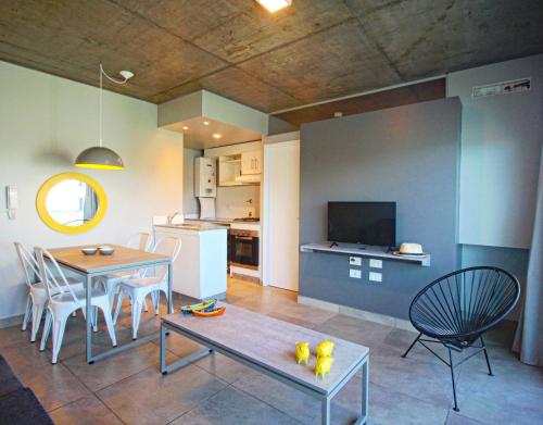 a living room with a table and a kitchen at Naranjo 9A in San Salvador de Jujuy