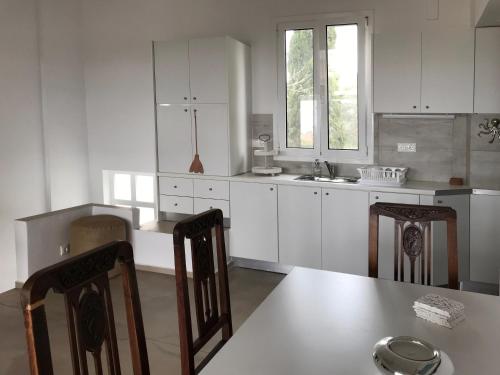 A kitchen or kitchenette at Bay View Villas