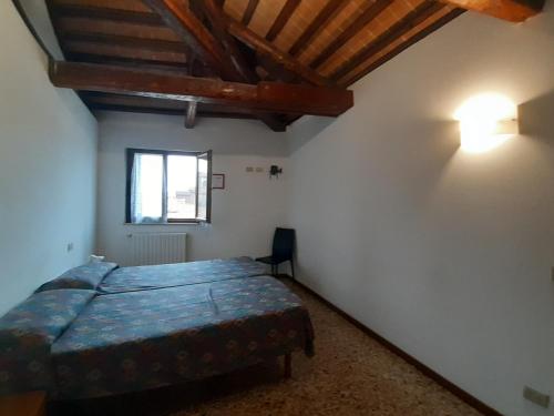 Cama ou camas em um quarto em Foresteria Valdese Venezia