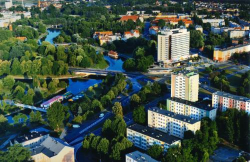 Pemandangan umum Pila atau pemandangan kota yang diambil dari hotel