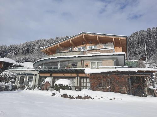 Hotel Garni Pinzgau, Bernd Hüttl om vinteren