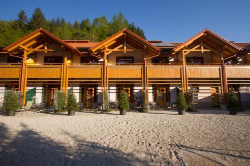 een groot houten gebouw met bomen op de achtergrond bij Natura Amon in Podčetrtek