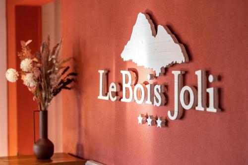 Hotel Le Bois Joli में दिखाया गया कोई प्रमाणपत्र, अवॉर्ड, हस्ताक्षर या कोई दूसरा दस्तावेज़