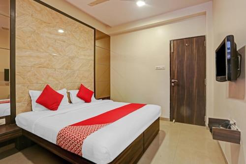 Tempat tidur dalam kamar di Hotel Avion Park - Near Mumbai International Airport