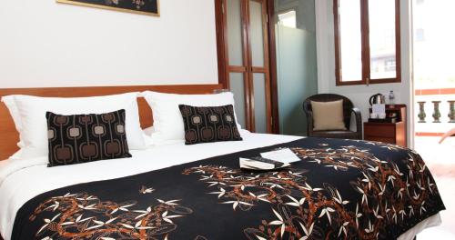 A bed or beds in a room at Gingerflower Boutique Hotel