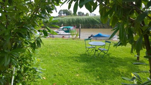 Kebun di luar Fewo Elbblick im Haus Lühegarten