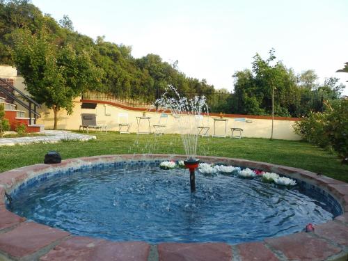 Piscina de la sau aproape de Helianthos Villa - Apartment No4