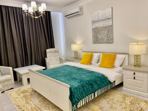 Giường trong phòng chung tại DeLight Apartments