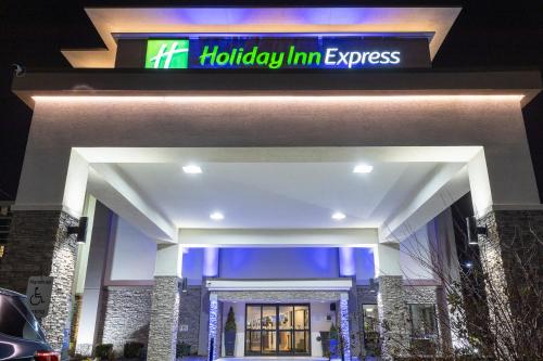 Фотография из галереи Holiday Inn Express - Newark Airport - Elizabeth, an IHG Hotel в Элизабет