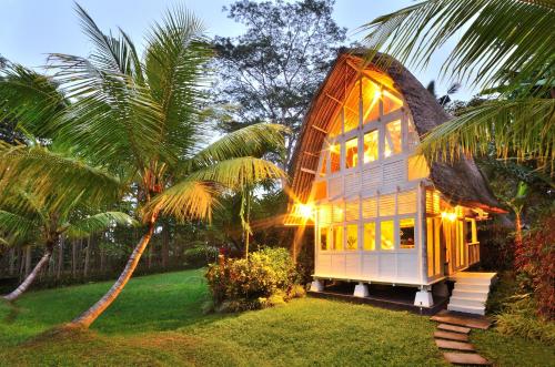 Jardí fora de Jendela Di Bali Villa