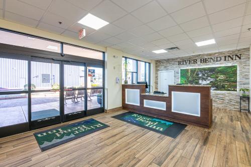 The lobby or reception area at River Bend Inn - Pigeon Forge