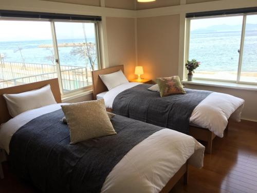 Cama ou camas em um quarto em Megijima Beach Apartment