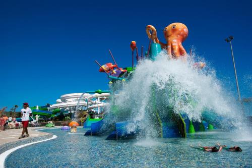 Hồ bơi trong/gần Relaxia Lanzasur Club - Aqualava Water Park