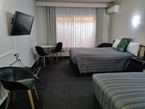 Postel nebo postele na pokoji v ubytování Belconnen Way Hotel & Serviced Apartments