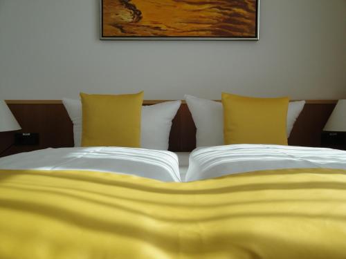 Cama ou camas em um quarto em Akademiehotel Dresden