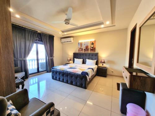 Katil atau katil-katil dalam bilik di Executive 3 Bedrooms Apartment In Bahria Town