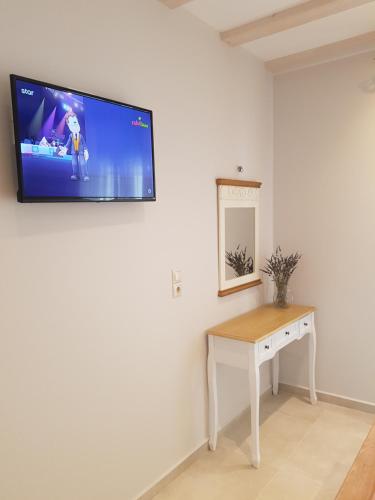 Kampos Apartment tesisinde bir televizyon ve/veya eğlence merkezi