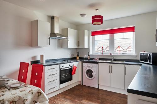 Kuhinja ili čajna kuhinja u objektu Aviemore apartment (pet friendly) - sleeps 4