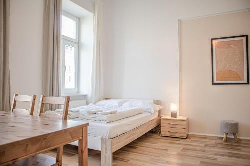 Cama ou camas em um quarto em Special Vintage Viennese Apartment - 12min f Downtown