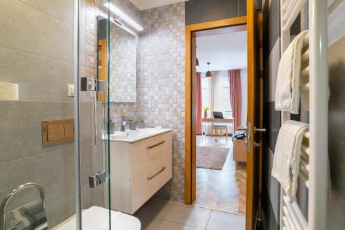 TCI Apartments tesisinde bir banyo