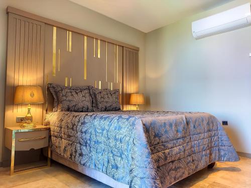 A bed or beds in a room at Roas Hotel Bodrum - City Center