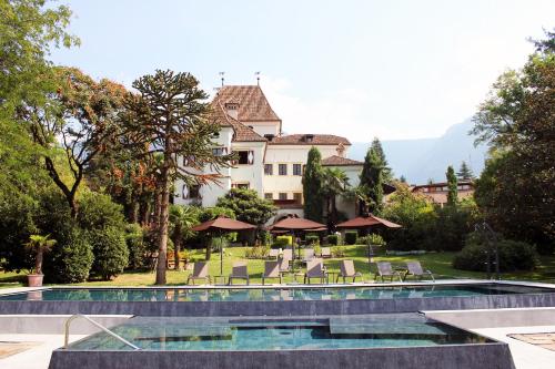 Piscina de la sau aproape de Hotel Castel Rundegg (Adults Only)