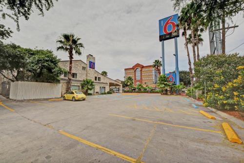 Galeri foto Motel 6-San Antonio, TX - Downtown - Market Square di San Antonio