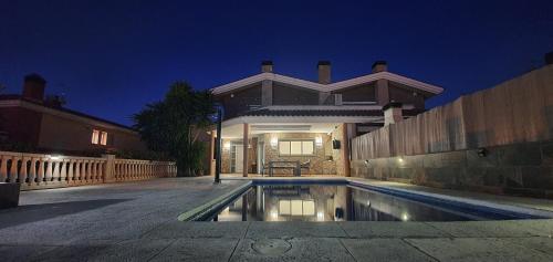 a house with a swimming pool in front of a house at Villa castelló salou in Salou