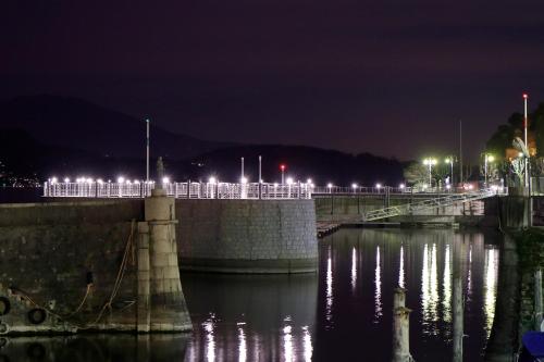 View of a river running close to a szállodákat