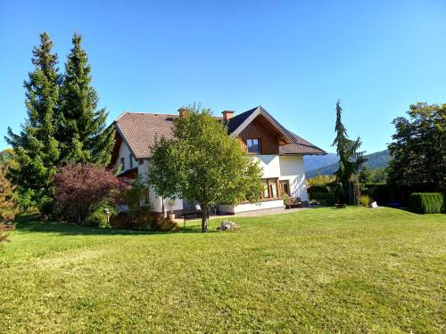 Un jardín fuera de Ferienwohnung Weitgasser