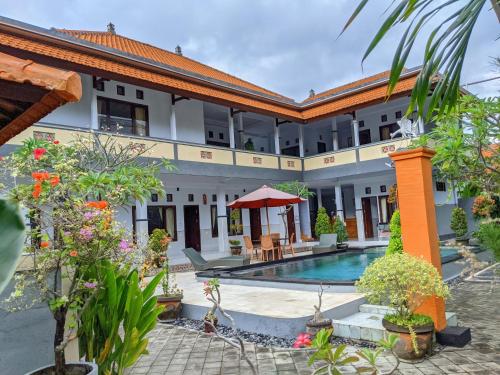 The swimming pool at or close to Serangan Inn Mimba