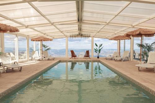 The swimming pool at or close to Paraíso Douro AL