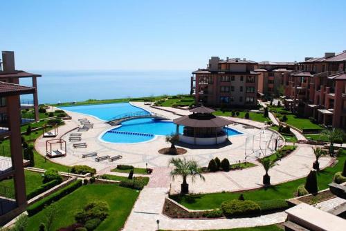 The swimming pool at or close to Sea View & infinity pool apartments in Kaliakria resort