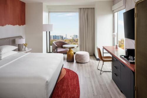 Ліжко або ліжка в номері Hyatt Centric Buckhead Atlanta