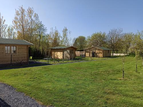 Gîtes entre mer et campagne, 3km de Berck les chalets du Fliers tesisinin dışında bir bahçe