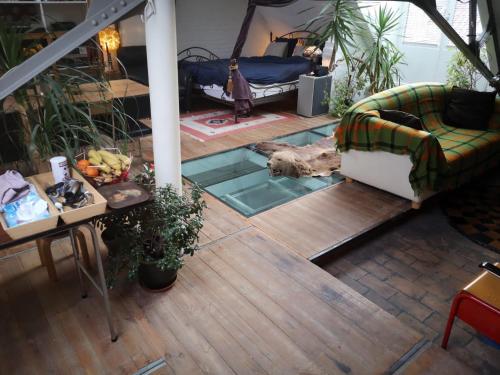 Afbeelding uit fotogalerij van Artistic loft apartment with big sun terrace in Gent