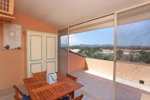 A balcony or terrace at Porto Coda Cavallo Beach House a 300 mt dal mare, con terrazza panoramica