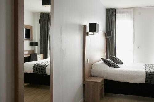 Cama ou camas em um quarto em Tulip Inn Massy Palaiseau - Residence