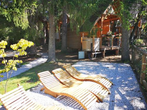 Jardí fora de Ribno Alpine Glamping