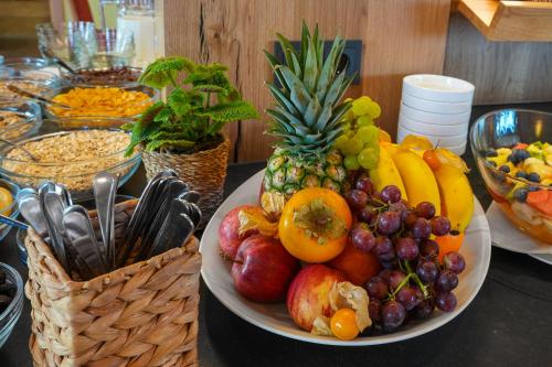 Makanan di atau di tempat lain dekat hotel