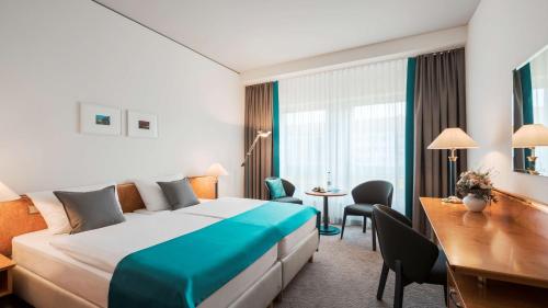 Säng eller sängar i ett rum på Dorint Hotel Dresden