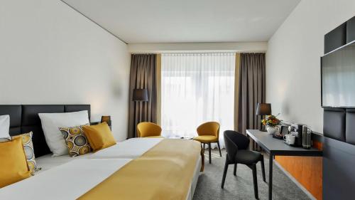 Säng eller sängar i ett rum på Dorint Hotel Dresden