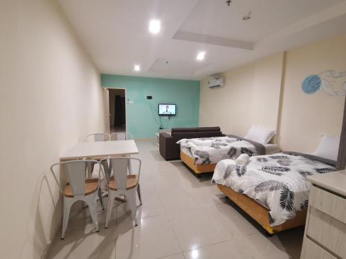 Rustic one bedroom unit for 4pax by Jomy Management 객실 침대