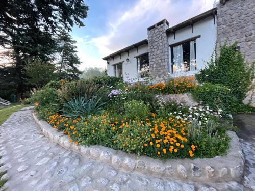 Garden sa labas ng Casa divina temporaria en Tafí Del Valle ,pleno centro