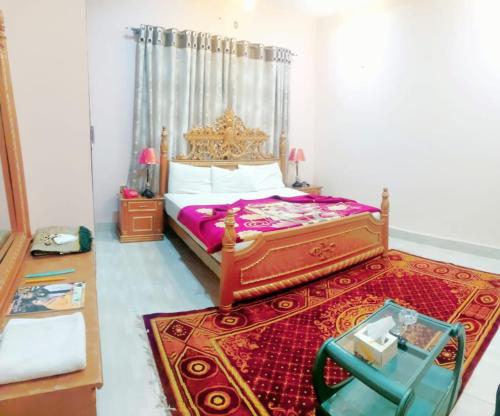 A bed or beds in a room at Hotel Shaheen Continental Multan