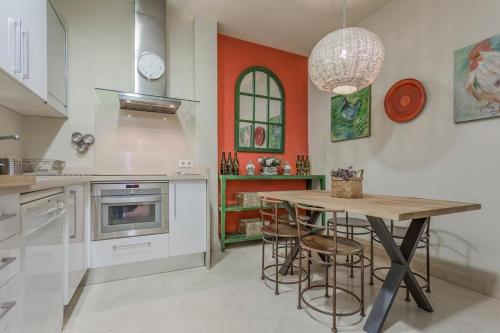 Una cocina o cocineta en FAM Sevillian Townhouse