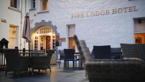 Uma área de estar em Fife Lodge Hotel