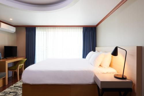 Tempat tidur dalam kamar di Sokcho Good Morning Hotel and Resort